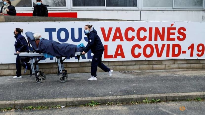France reports 412 more COVID-19 deaths, new cases steady on previous week France reports 412 more COVID-19 deaths, new cases steady on previous week