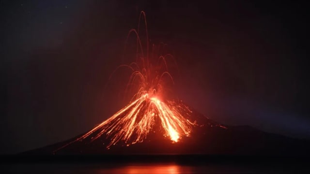 印尼喀拉喀托火山喷发