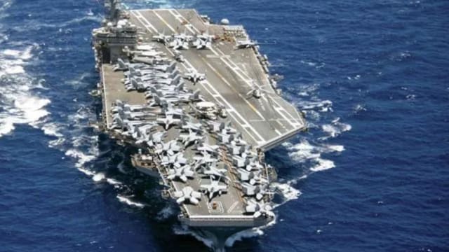 美国航空母舰抵达韩国 准备参与韩美联合军演