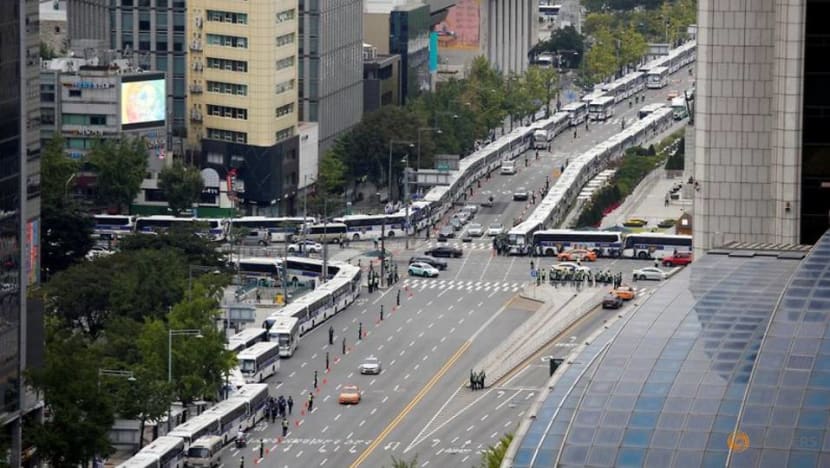 South Korea police set up 'bus walls' to prevent protests amid COVID-19 concerns South Korea police set up 'bus walls' to prevent protests amid COVID-19 concerns