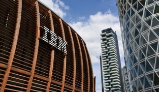 IBM gantung pelan ambil masuk pekerja baru; gantikan 7,800 pekerjaan dengan AI