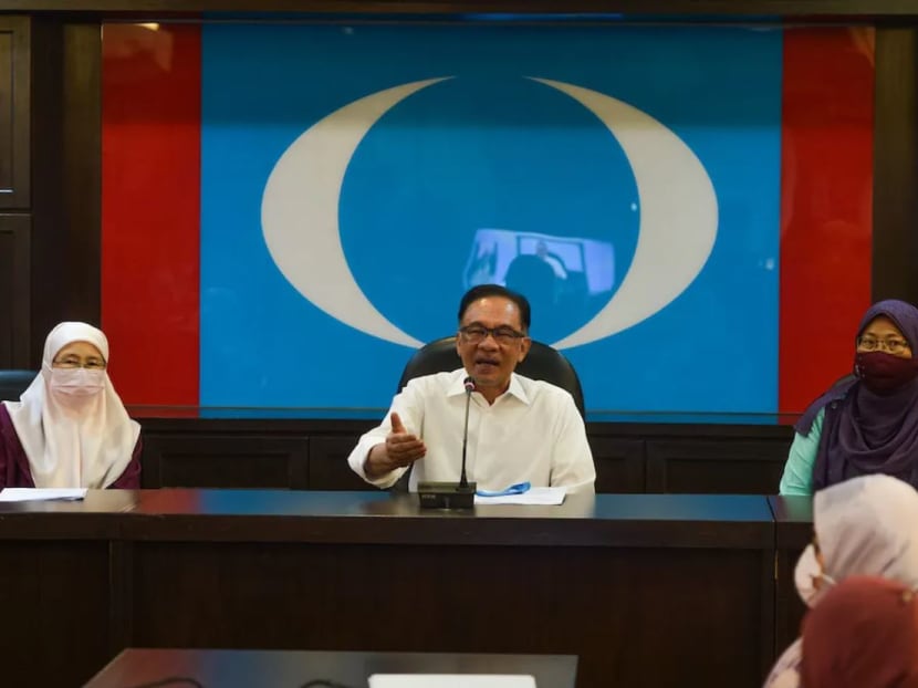 Anwar says Pakatan’s GE15 seat negotiations underway, not ruling out working with Umno Anwar says Pakatan’s GE15 seat negotiations underway, not ruling out working with Umno