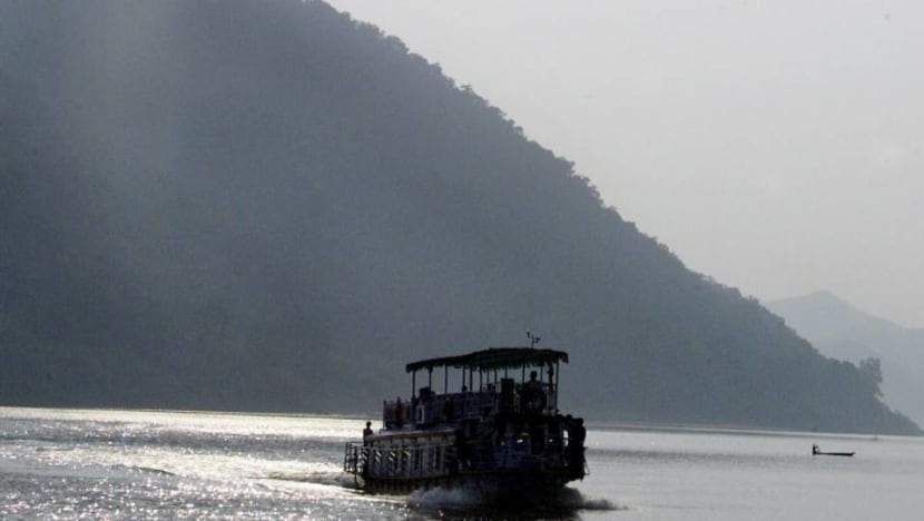12 dead, dozens missing in India boat accident 12 dead, dozens missing in India boat accident