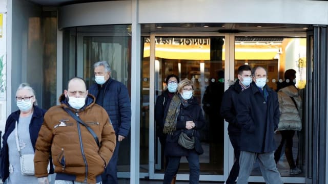 西班牙流感冠病病例激增 部分医疗机构恢复强制戴口罩