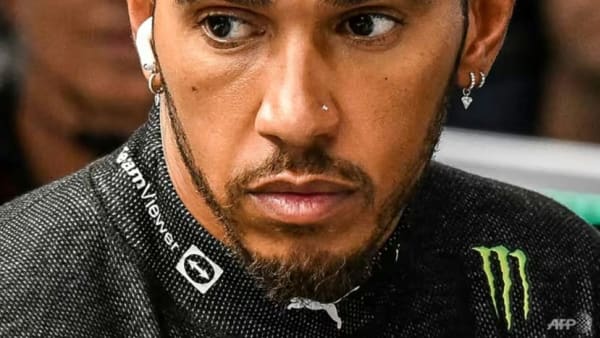 Hamilton dibenarkan pakai subang hidung tetapi Mercedes didenda AS$24,500