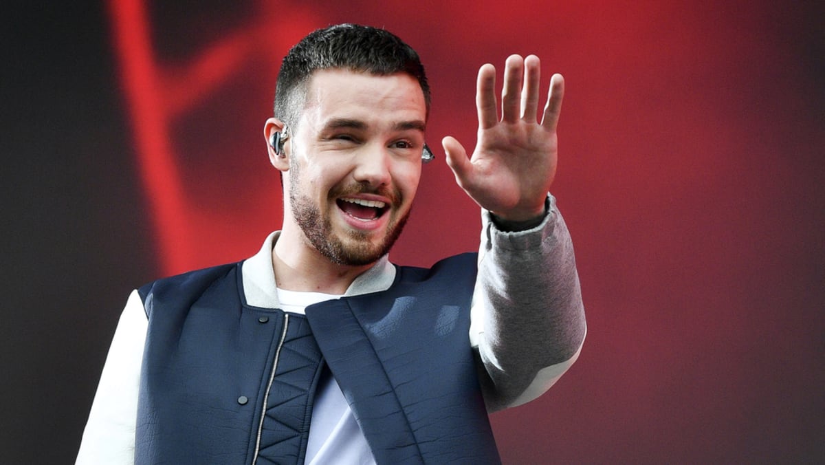 Hundreds gather in central London to mourn death of singer Liam Payne