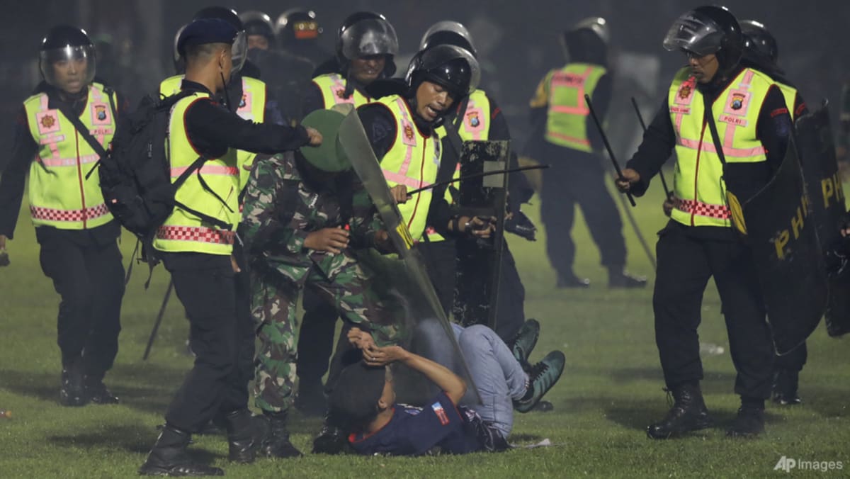 police-under-fire-after-125-killed-in-indonesia-stadium-stampede