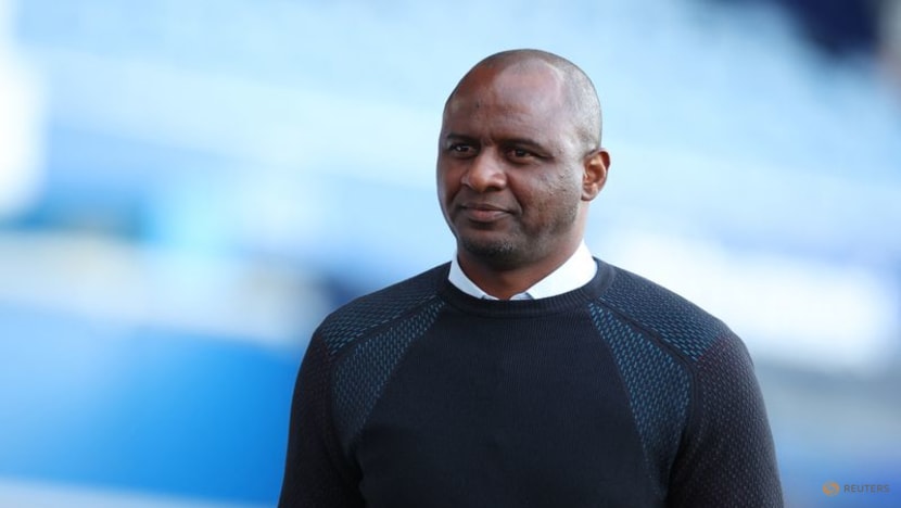 Palace manager Vieira in altercation with fan after loss at Everton Palace manager Vieira in altercation with fan after loss at Everton