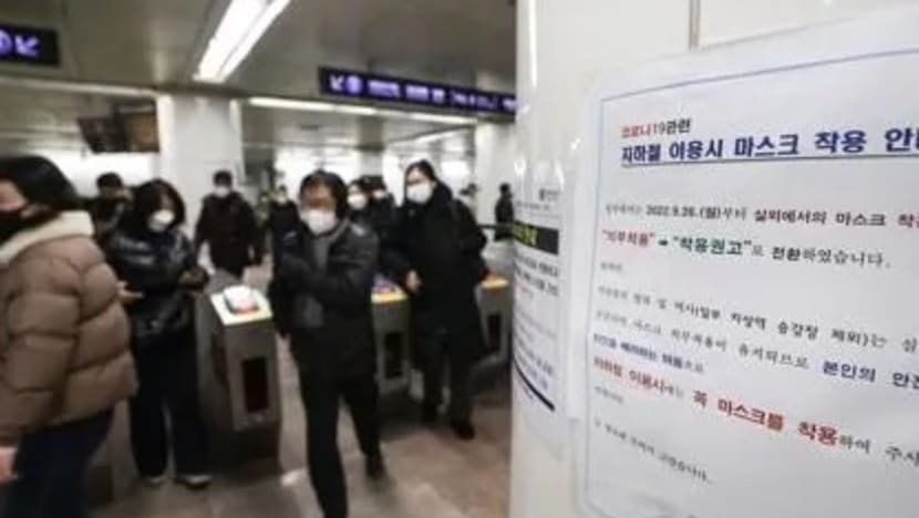 Ramai penduduk Korea Selatan masih pakai pelitup pada hari pertama peraturan dimansuhkan