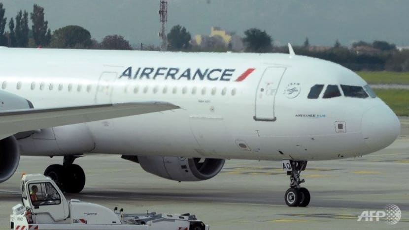 Pesawat Air France buat pendaratan cemas gara-gara penumpang buat kacau