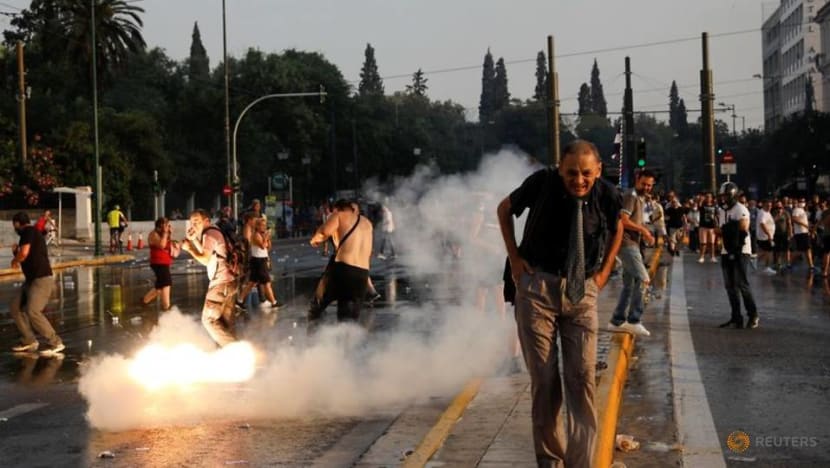 Greek police, protesters clash in protest against COVID-19 vaccines Greek police, protesters clash in protest against COVID-19 vaccines