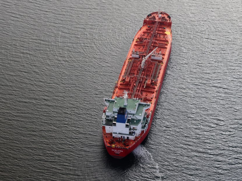 FILE PHOTO: An oil tanker waits in line in the ocean outside the Port of Long Beach-Port of Los Angeles complex, amid the coronavirus disease (COVID-19) pandemic, in Los Angeles. Photo: Reuters