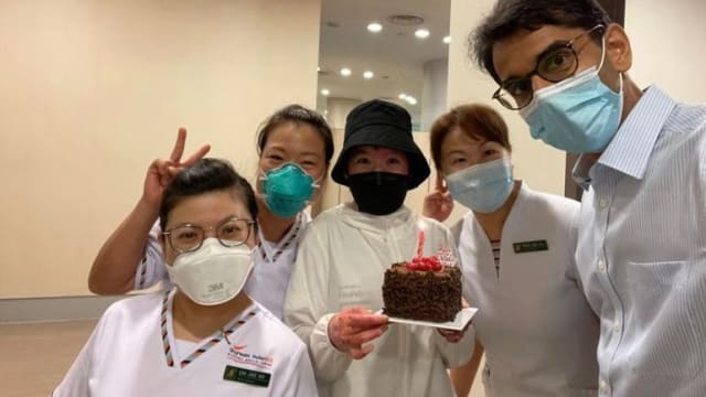 受伤后首次亮相 胡秀惠致谢医护人员称他们是天使
