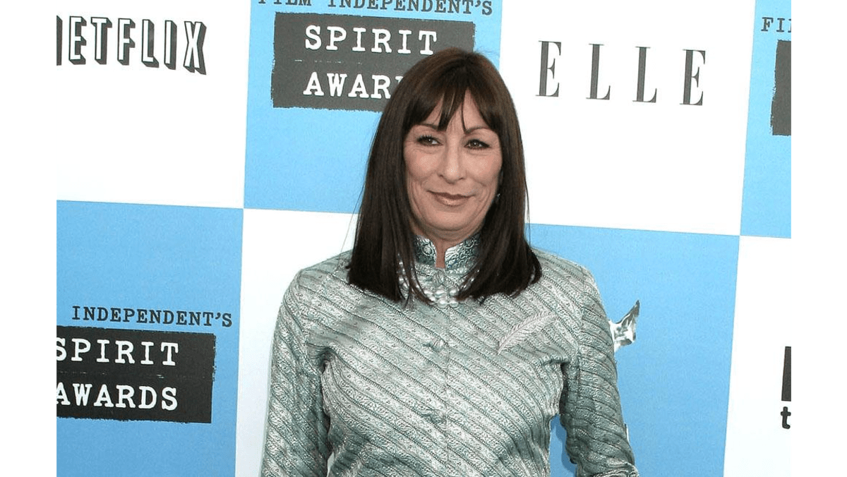 Anjelica Huston Doesn T Want Comeback Tales 8 Days