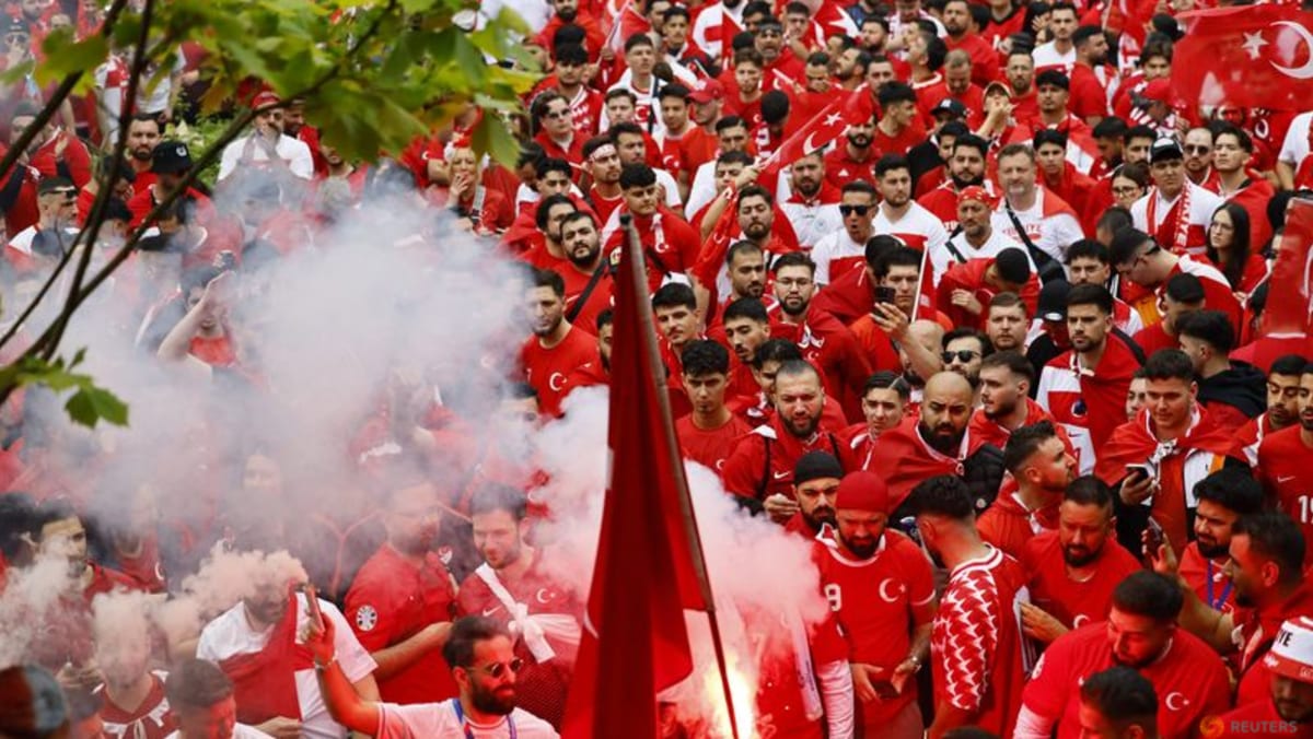 Almanya’daki Türkler Türkiye’yi ‘ev sahibi ülke’ olarak karşıladı Almanya’daki Türkler Türkiye’yi ‘ev sahibi ülke’ olarak karşıladı