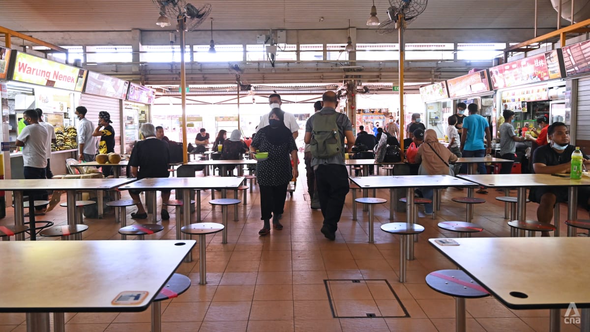 Hawker centre, coffee shop operators required to remind unvaccinated