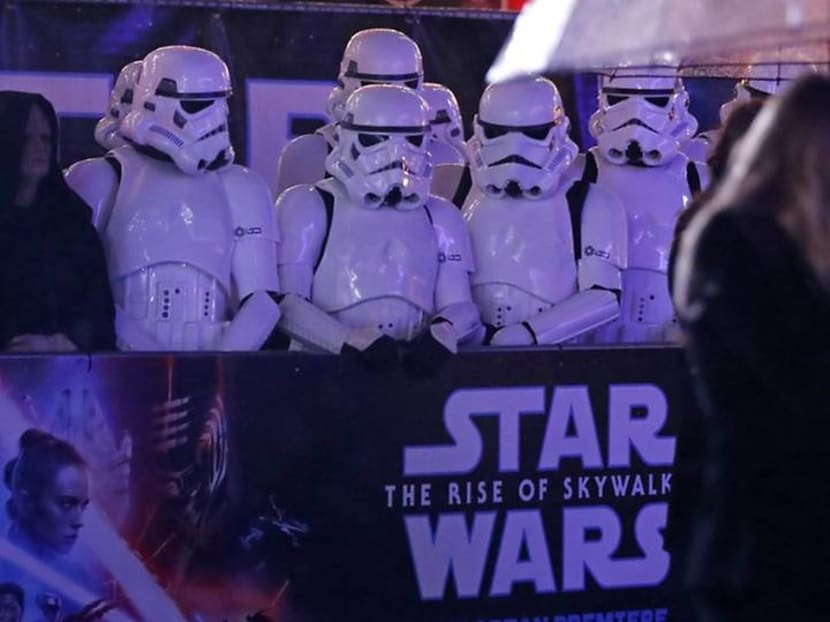Star Wars stays aloft to again top North America box office