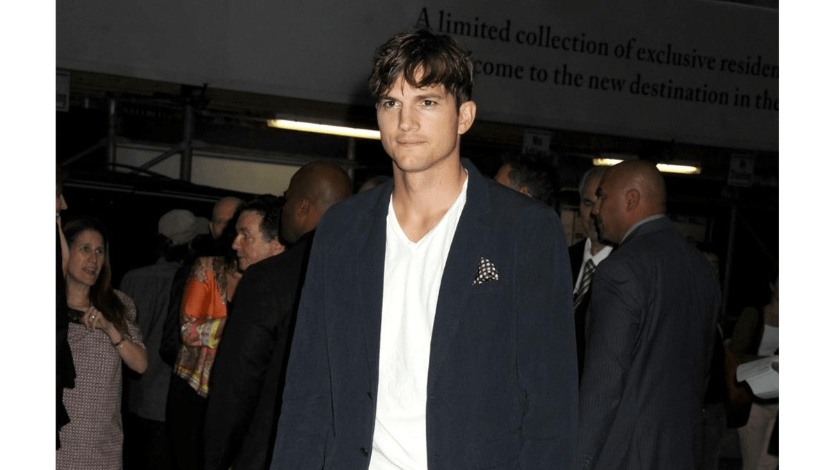 Ashton Kutcher s Two year old Speaks Three Languages 8days ashton-kutcher-s-two-year-old-speaks-three-languages-8days