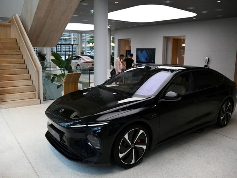 FILE PHOTO: An NIO ET7 car model is presented at the NIO House, the showroom of the Chinese premium smart electric vehicle manufacture NIO Inc. in Berlin, Germany August 17, 2023. REUTERS/Annegret Hilse/File Photo