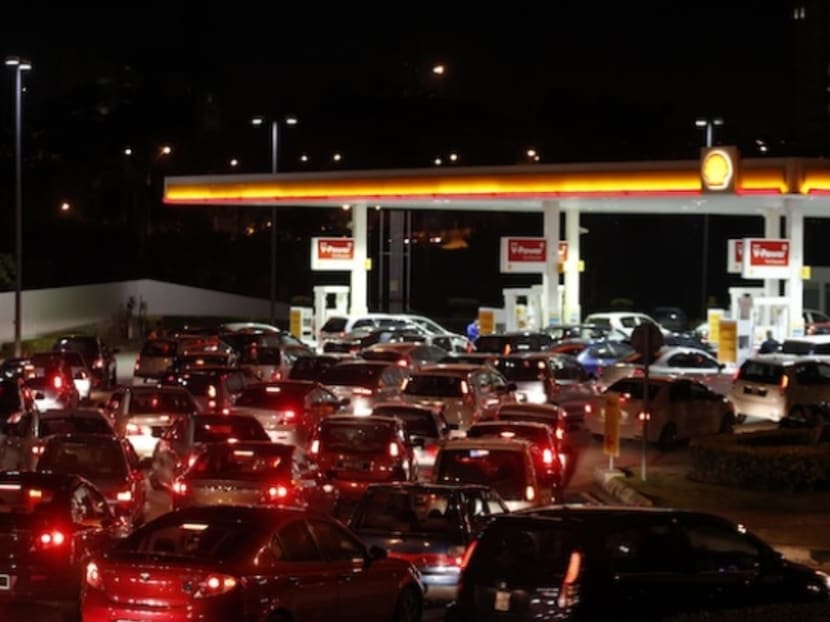 Motorists line up to purchase petrol before the price hike at midnight, at a gas station in Putrajaya, outside Kuala Lumpur on Sept 2, 2013. Reuters file photo