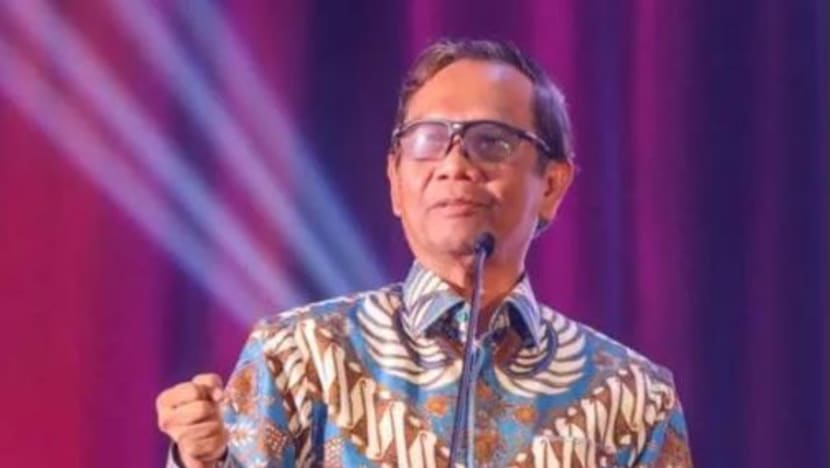 Mahfud Md dilantik pemangku Menteri Perhubungan Indonesia; gantikan Johnny G. Plate ditahan berhubung kes rasuah