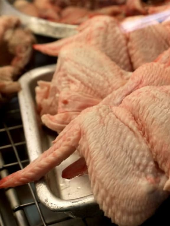 M'sia halting chicken exports: Staff at S'pore suppliers put on leave as some wet market stalls shut for now M'sia halting chicken exports: Staff at S'pore suppliers put on leave as some wet market stalls shut for now