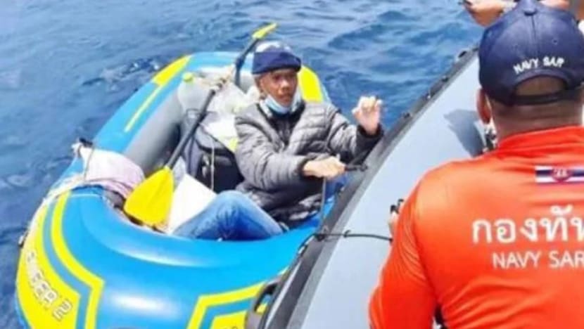 Lelaki Vietnam ini sanggup dayung 2,000 kilometer dari Phuket ke India demi bertemu isteri Lelaki Vietnam ini sanggup dayung 2,000 kilometer dari Phuket ke India demi bertemu isteri