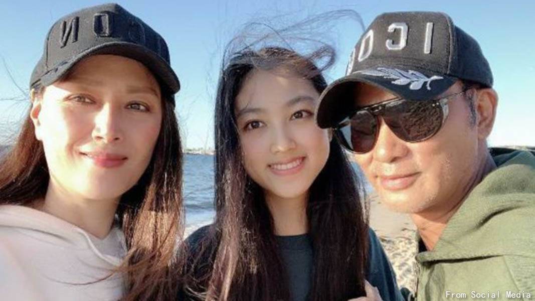 Simon Yam’s Photos Of His Wife And 15-Year-Old Daughter In Australia Are So Lovely Simon Yam’s Photos Of His Wife And 15-Year-Old Daughter In Australia Are So Lovely