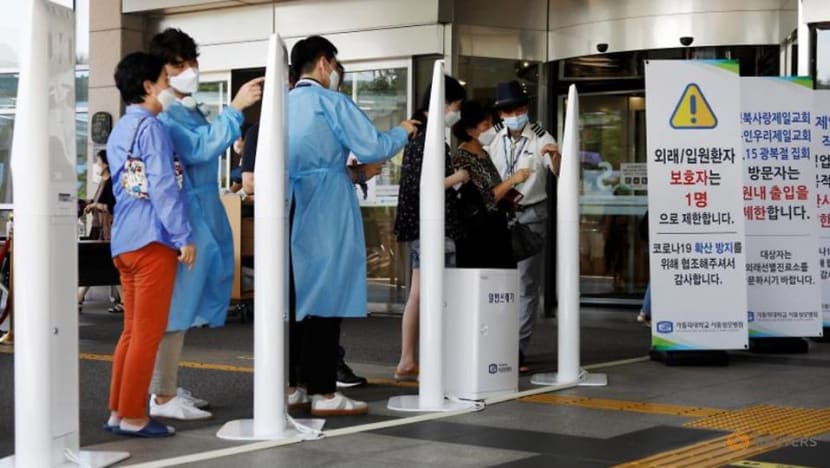 Surge in South Korea COVID-19 cases sparks hospital bed shortage concerns Surge in South Korea COVID-19 cases sparks hospital bed shortage concerns