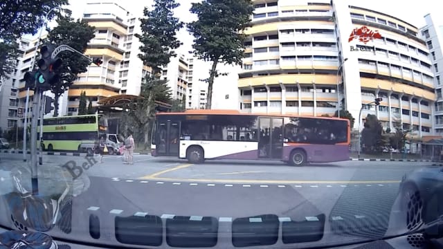 巴士车长闯红灯 新捷运：将采取严厉处分
