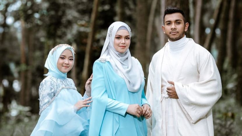 Siti rakam lagu 'Ikhlas' dengan Taufik Batisah dan Nissa Sabyan sempena Syawal