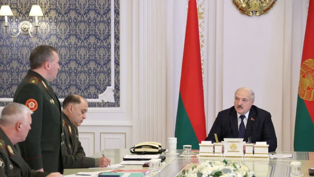 Dengan Putin di bawah tekanan, Belarus semakin dekat dengan perang di Ukraina