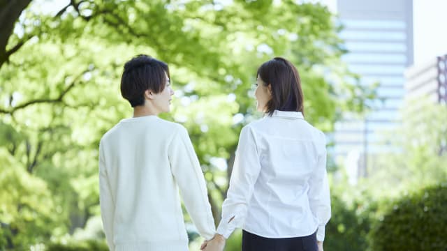 晨光|纸上风云：为解决人口问题 日本推高婚姻服务预算 