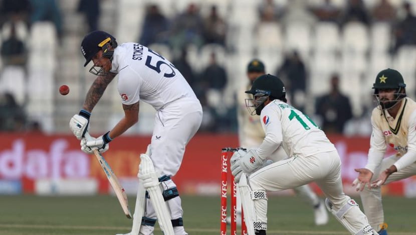 England all out for 275, Pakistan chase 355 England all out for 275, Pakistan chase 355