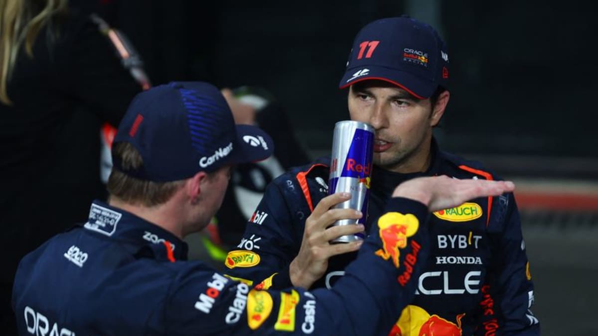 Perez menang di Jeddah sementara Verstappen naik dari posisi ke-15 ke posisi kedua