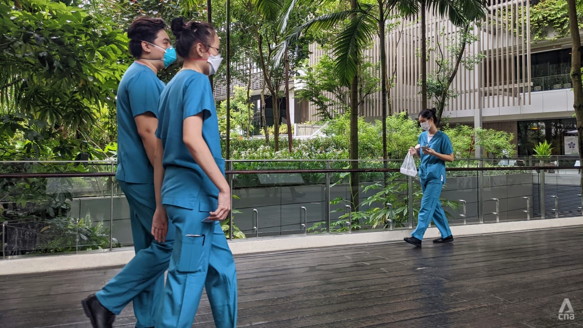Perawat asing tertarik dengan lokasi Singapura dan kemudahan melamar, namun lebih dibutuhkan untuk mempertahankan mereka