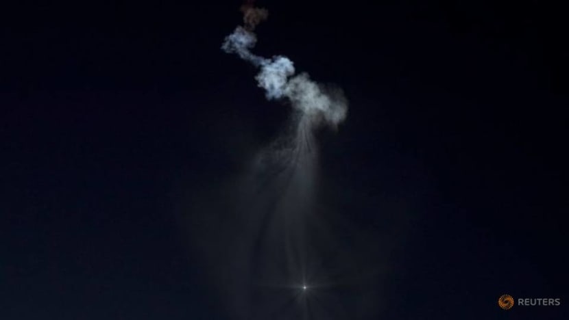 OneWeb launches satellites to roll out northern internet service OneWeb launches satellites to roll out northern internet service