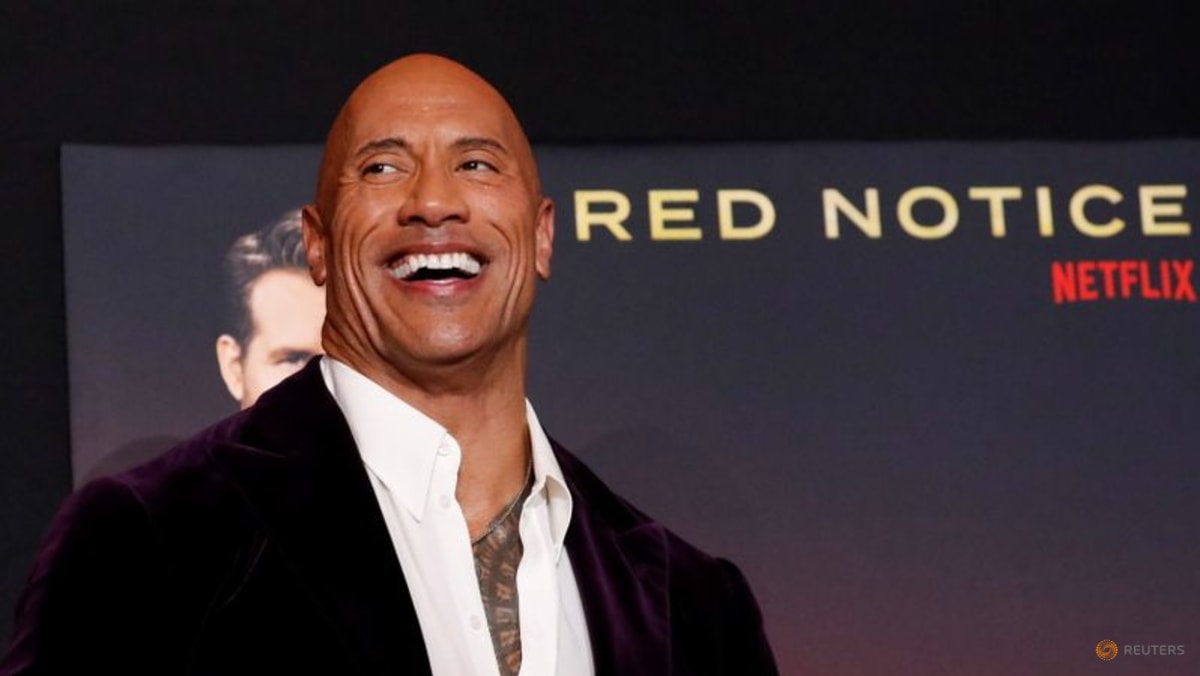actor-dwayne-johnson-says-no-to-real-guns-on-set-after-baldwin-tragedy