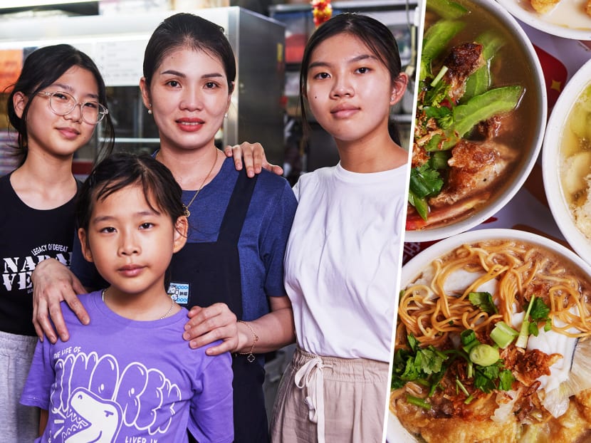 Vietnamese housewife who took over hubby’s stall to support 3 kids after he died from cancer wins fans for her fish soup Vietnamese housewife who took over hubby’s stall to support 3 kids after he died from cancer wins fans for her fish soup