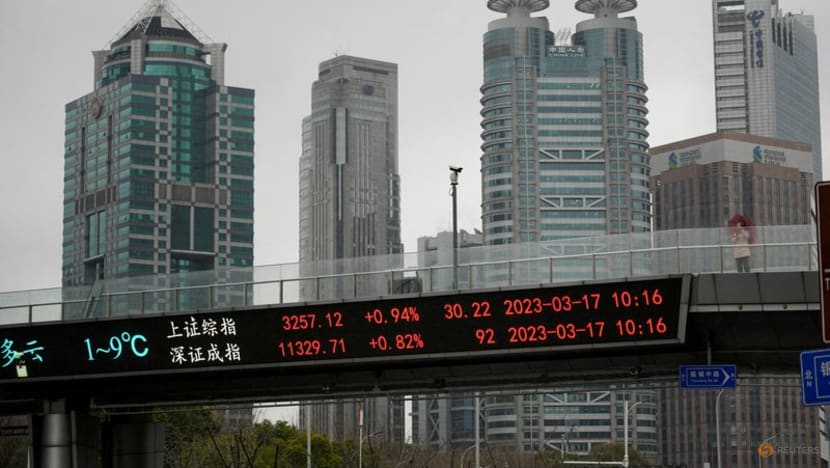Asian shares fall on growth concerns, focus shifts to Fed minutes