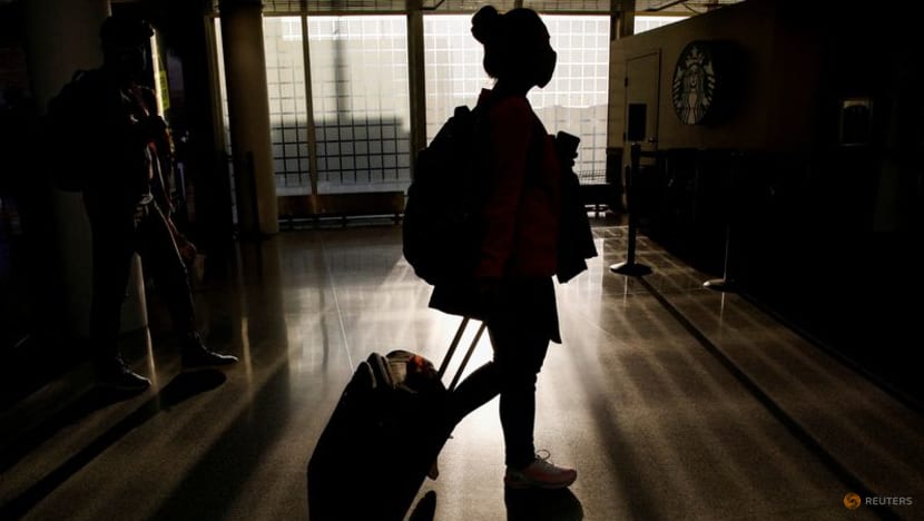 US COVID-19 case spike derails many Americans' holiday plans US COVID-19 case spike derails many Americans' holiday plans