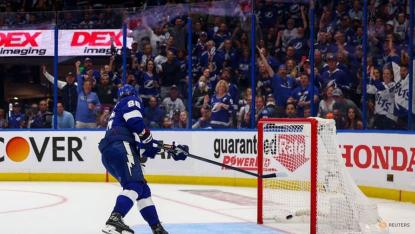 NHL roundup: Nikita Kucherov, Lightning push Panthers to brink