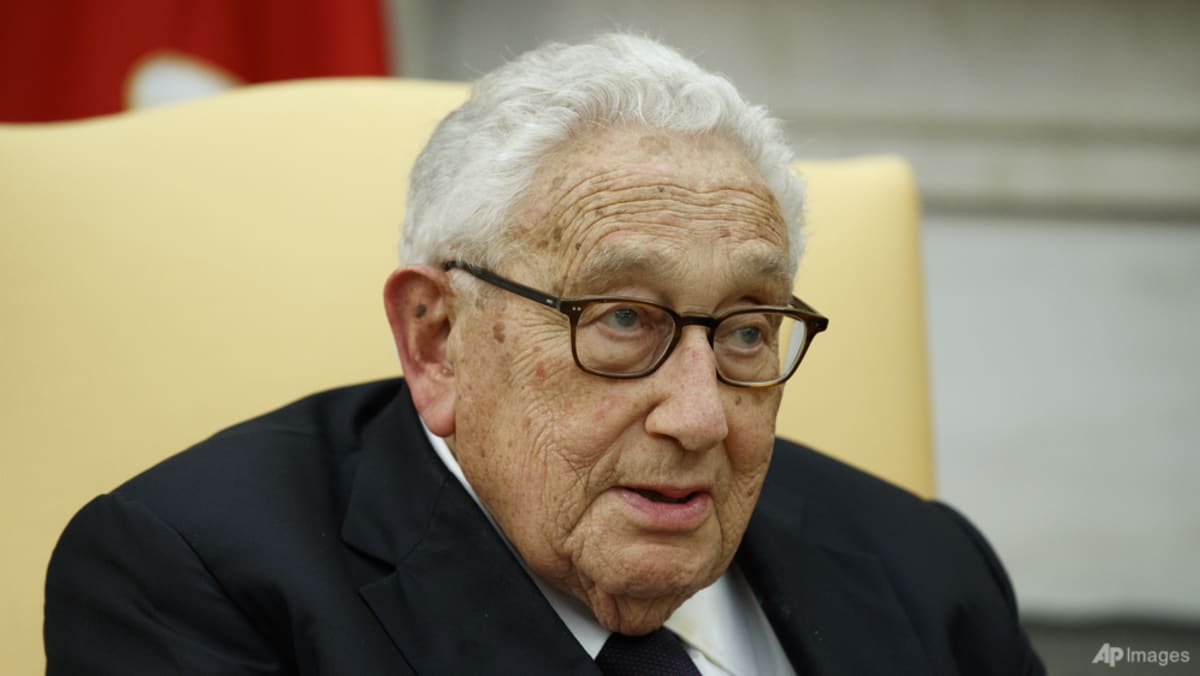 Mantan diplomat AS Henry Kissinger merayakan ulang tahunnya yang ke-100, masih aktif dalam urusan dunia