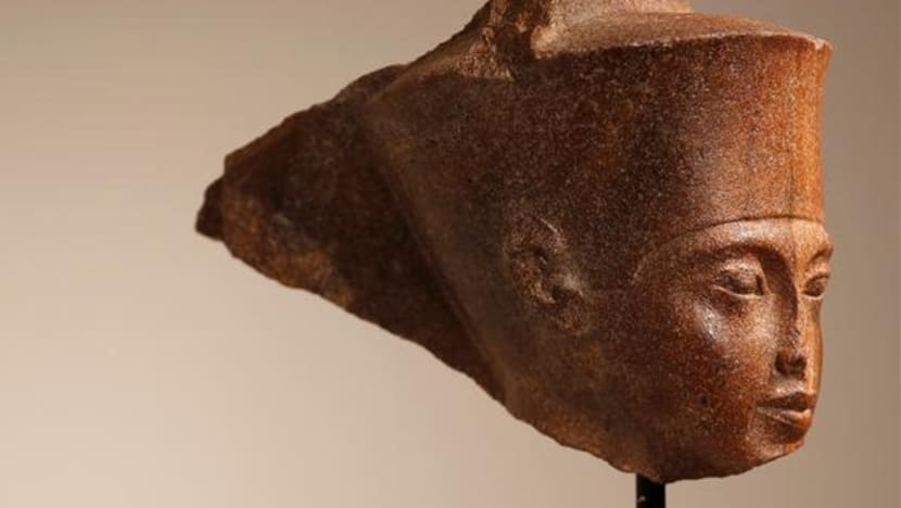 Patung anak Firaun dilelong S$8.1 juta meskipun Mesir bantah