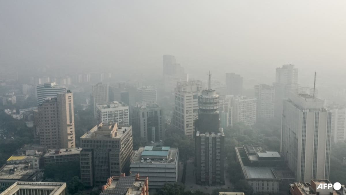 Indian capital chokes as ‘hazardous’ air pollution returns Indian capital chokes as ‘hazardous’ air pollution returns