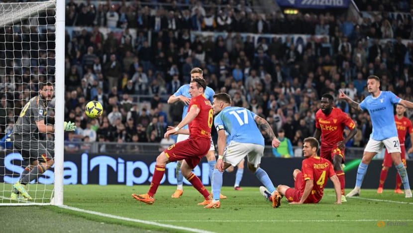 Late goal gives Lazio a 2-2 draw against Lecce