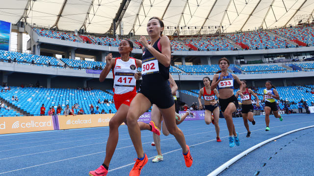 吴秋玲女子800米赛跑摘铜