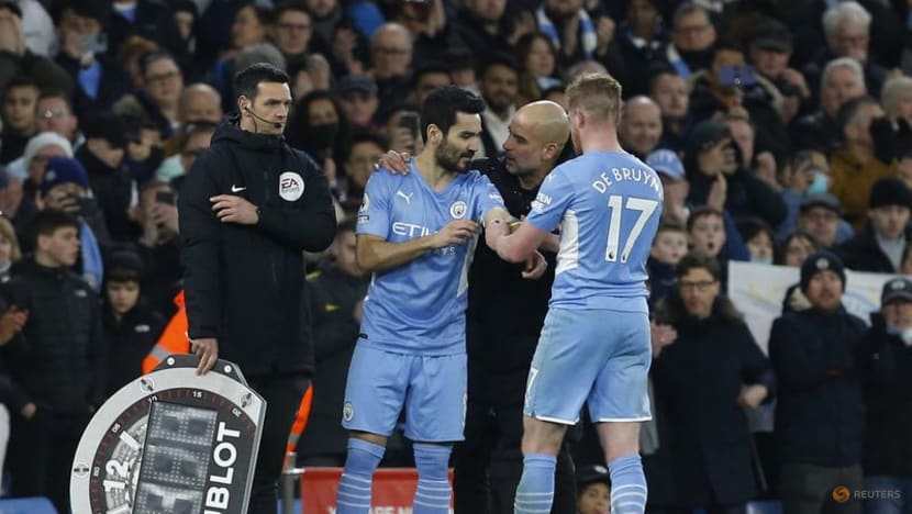 De Bruyne and Mahrez fire Man City to 41 win over United