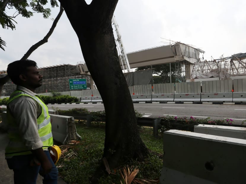 As part of uncompleted viaduct collapses, eyewitnesses recall loud crash and smell of burnt rubber As part of uncompleted viaduct collapses, eyewitnesses recall loud crash and smell of burnt rubber