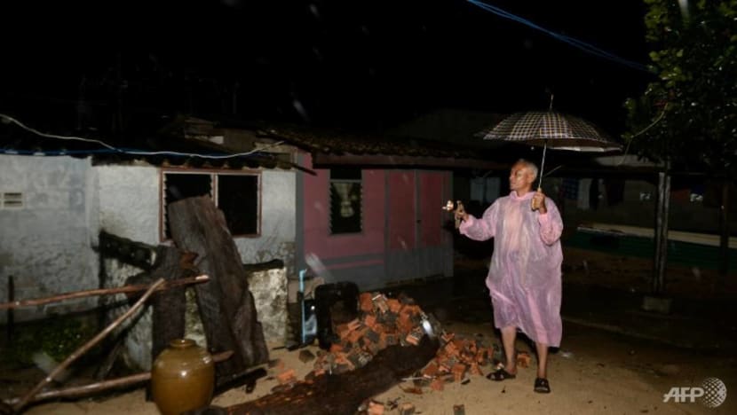 Floods, blackouts after Thai storm, but tourist islands spared Floods, blackouts after Thai storm, but tourist islands spared